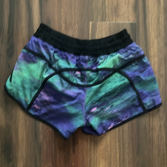 Lululemon Shorts Drop It Low Rio Nights Multi Black Size 6 - Picture 2 of 7